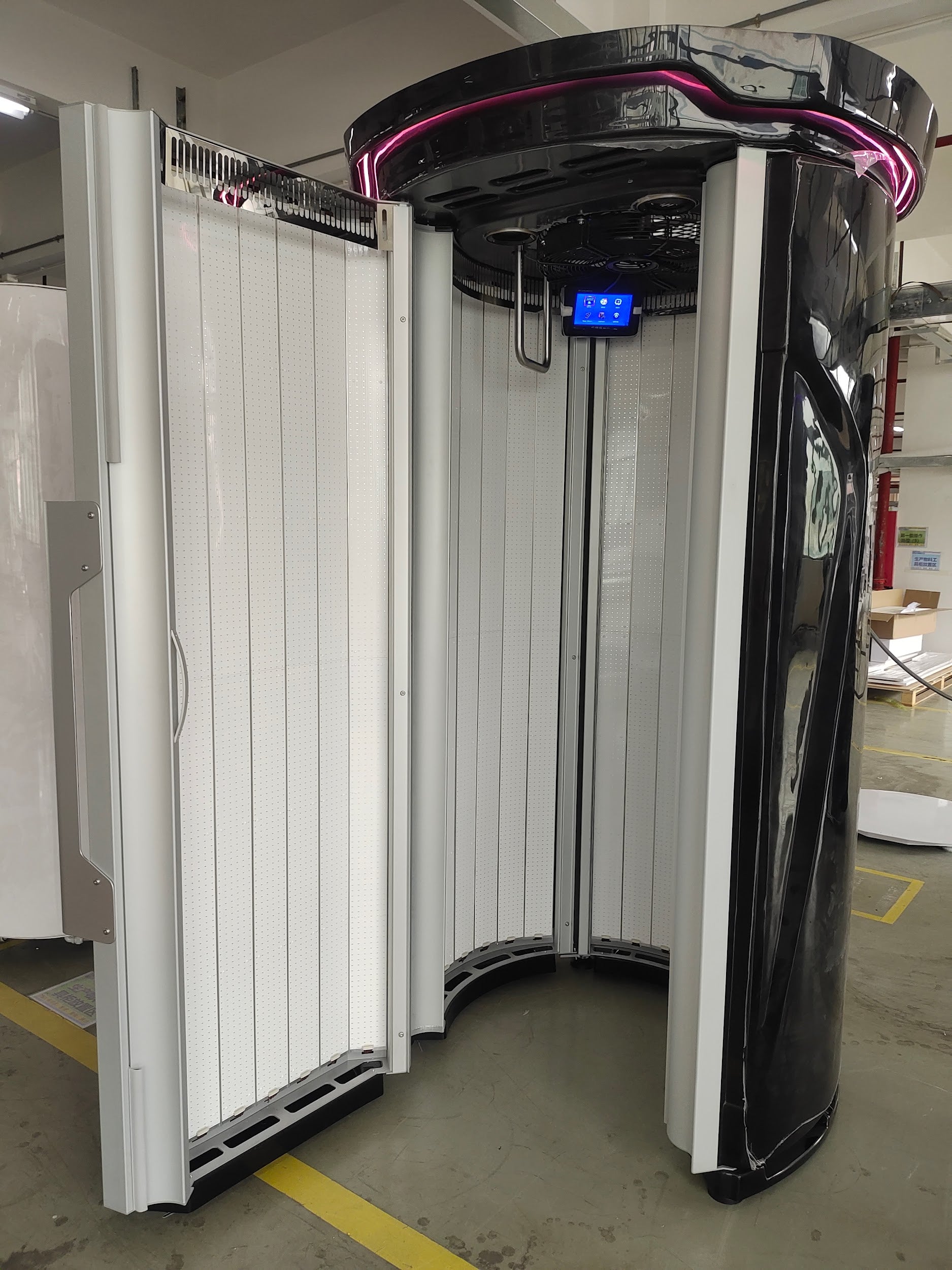 M11 Red Light Therapy Standing Chamber